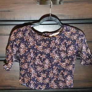 Cropped floral top with zippered back